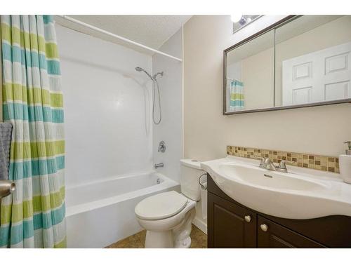 5-115 Bergen Road Nw, Calgary, AB - Indoor Photo Showing Bathroom