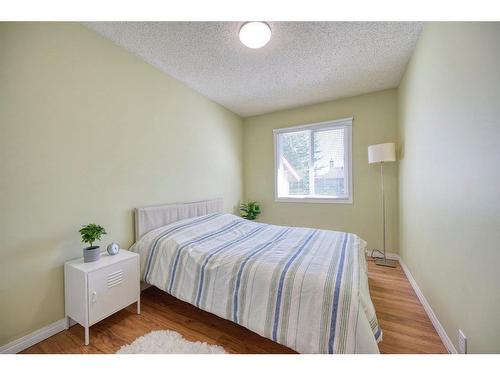 5-115 Bergen Road Nw, Calgary, AB - Indoor Photo Showing Bedroom