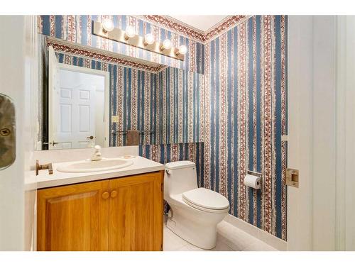 1959 9 Avenue Nw, Calgary, AB - Indoor Photo Showing Bathroom