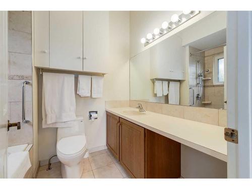 1959 9 Avenue Nw, Calgary, AB - Indoor Photo Showing Bathroom