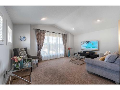 100 Cranridge Crescent Se, Calgary, AB - Indoor Photo Showing Living Room