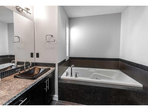 100 Cranridge Crescent Se, Calgary, AB - Indoor Photo Showing Bathroom