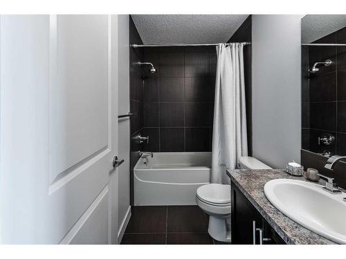 100 Cranridge Crescent Se, Calgary, AB - Indoor Photo Showing Bathroom