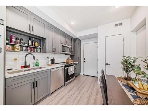 502-3932 University Avenue Nw, Calgary, AB - Indoor Photo Showing Kitchen With Double Sink