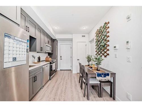 502-3932 University Avenue Nw, Calgary, AB - Indoor Photo Showing Kitchen