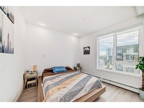 502-3932 University Avenue Nw, Calgary, AB - Indoor Photo Showing Bedroom