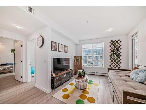 502-3932 University Avenue Nw, Calgary, AB - Indoor Photo Showing Living Room