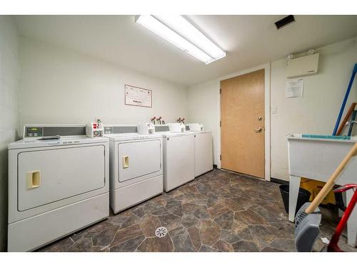 403-123 24 Avenue Sw, Calgary, AB - Indoor Photo Showing Laundry Room