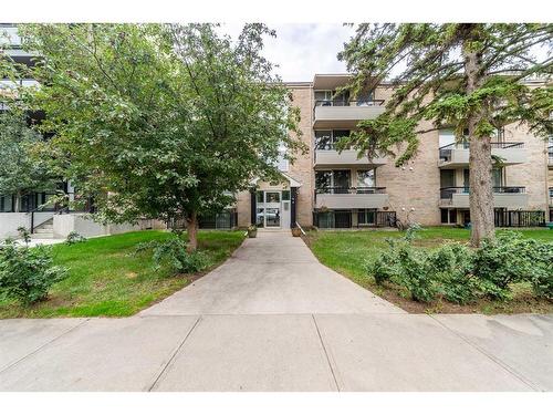 403-123 24 Avenue Sw, Calgary, AB - Outdoor With Balcony With Facade