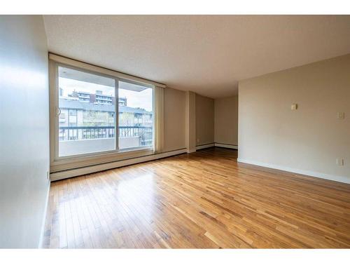 403-123 24 Avenue Sw, Calgary, AB - Indoor Photo Showing Other Room