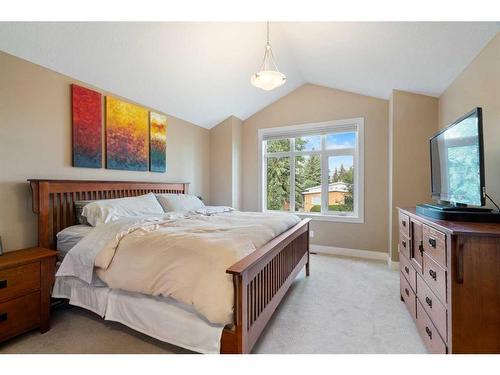 1626A 41 Street Sw, Calgary, AB - Indoor Photo Showing Bedroom