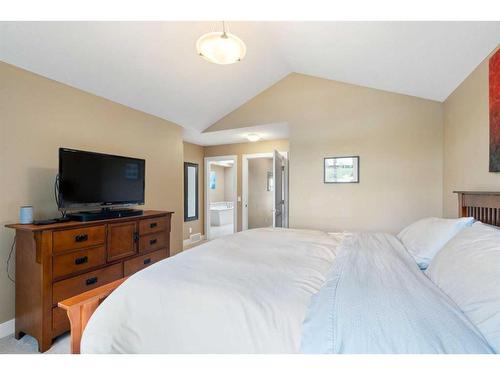 1626A 41 Street Sw, Calgary, AB - Indoor Photo Showing Bedroom