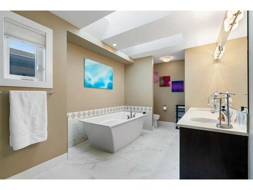 1626A 41 Street Sw, Calgary, AB - Indoor Photo Showing Bathroom