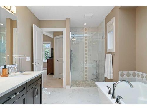 1626A 41 Street Sw, Calgary, AB - Indoor Photo Showing Bathroom