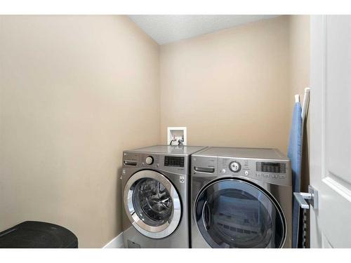 1626A 41 Street Sw, Calgary, AB - Indoor Photo Showing Laundry Room