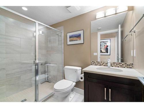 1626A 41 Street Sw, Calgary, AB - Indoor Photo Showing Bathroom