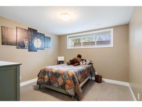 1626A 41 Street Sw, Calgary, AB - Indoor Photo Showing Bedroom