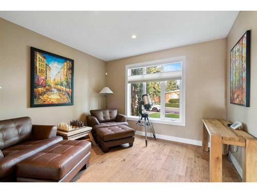 1626A 41 Street Sw, Calgary, AB - Indoor Photo Showing Living Room