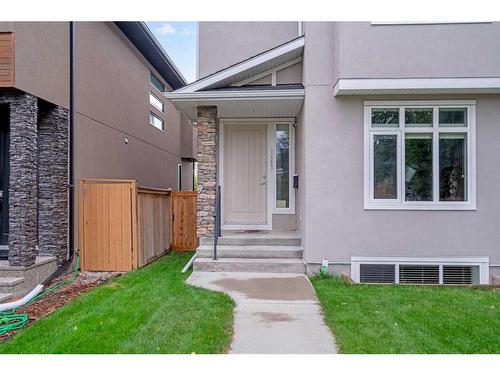 1626A 41 Street Sw, Calgary, AB - Outdoor