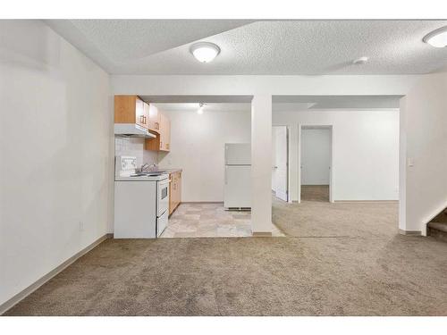 9 Panamount Row Nw, Calgary, AB - Indoor Photo Showing Kitchen