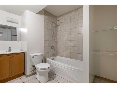 9 Panamount Row Nw, Calgary, AB - Indoor Photo Showing Bathroom