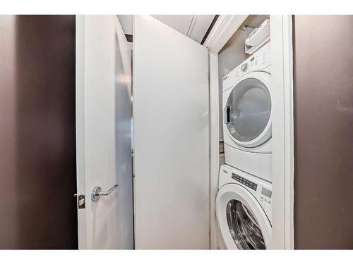 514-222 Riverfront Avenue Sw, Calgary, AB - Indoor Photo Showing Laundry Room