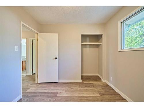 4526 Fordham Crescent Se, Calgary, AB - Indoor Photo Showing Other Room