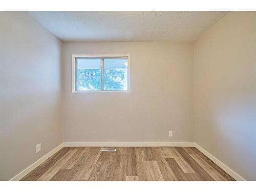 4526 Fordham Crescent Se, Calgary, AB - Indoor Photo Showing Other Room