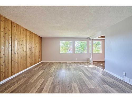 4526 Fordham Crescent Se, Calgary, AB - Indoor Photo Showing Other Room