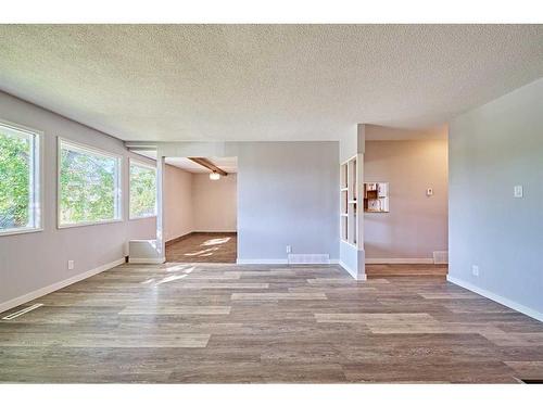 4526 Fordham Crescent Se, Calgary, AB - Indoor Photo Showing Other Room