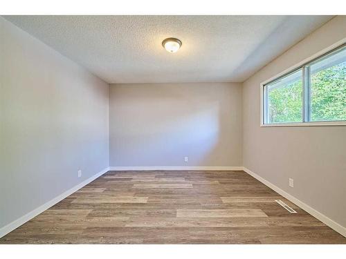 4526 Fordham Crescent Se, Calgary, AB - Indoor Photo Showing Kitchen