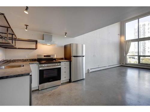 413-535 8 Avenue Se, Calgary, AB - Indoor Photo Showing Kitchen