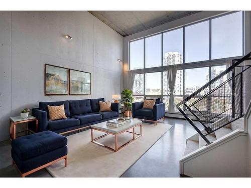 413-535 8 Avenue Se, Calgary, AB - Indoor Photo Showing Living Room