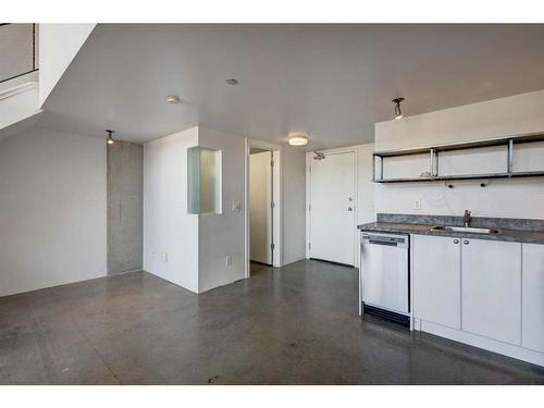 413-535 8 Avenue Se, Calgary, AB - Indoor Photo Showing Kitchen