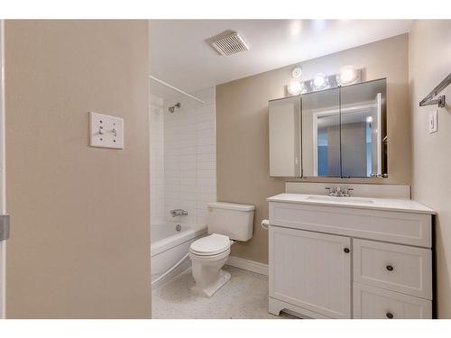 510-111 14 Avenue Se, Calgary, AB - Indoor Photo Showing Bathroom