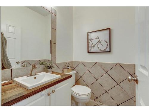 1633 18 Avenue Nw, Calgary, AB - Indoor Photo Showing Bathroom