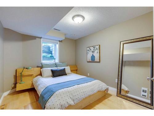 1633 18 Avenue Nw, Calgary, AB - Indoor Photo Showing Bedroom