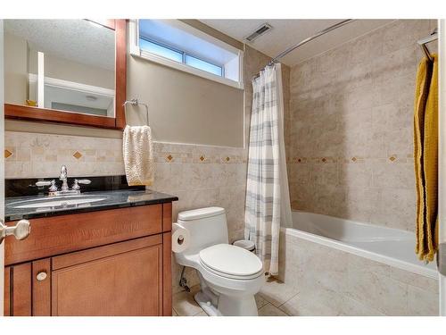 1633 18 Avenue Nw, Calgary, AB - Indoor Photo Showing Bathroom