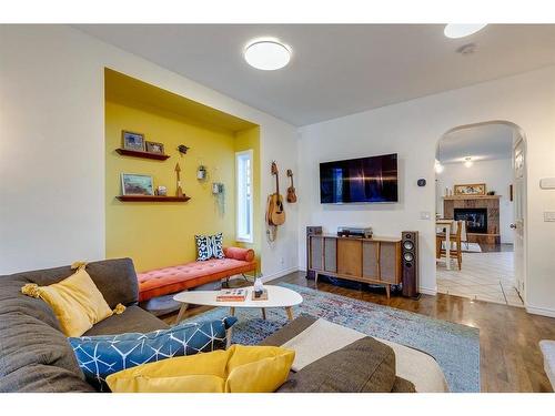 1633 18 Avenue Nw, Calgary, AB - Indoor Photo Showing Living Room