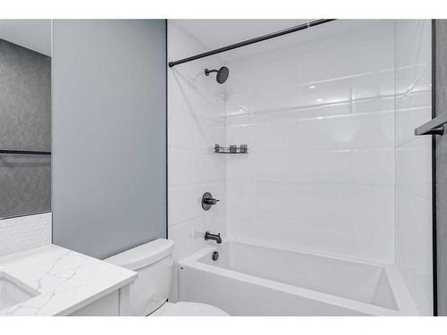 410-8445 Broadcast Avenue Sw, Calgary, AB - Indoor Photo Showing Bathroom