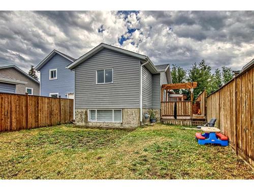 125 Taradale Close Ne, Calgary, AB - Outdoor