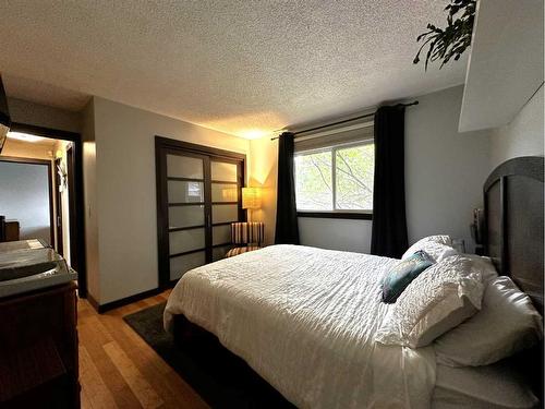 7 Midbend Crescent Se, Calgary, AB - Indoor Photo Showing Bedroom