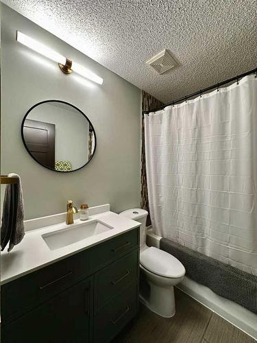 7 Midbend Crescent Se, Calgary, AB - Indoor Photo Showing Bathroom