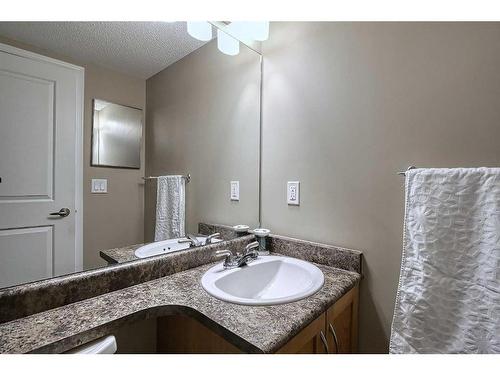 2226-10 Prestwick Bay Se, Calgary, AB - Indoor Photo Showing Bathroom