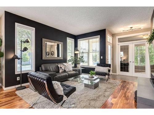 41 New Brighton Heights Se, Calgary, AB - Indoor Photo Showing Living Room