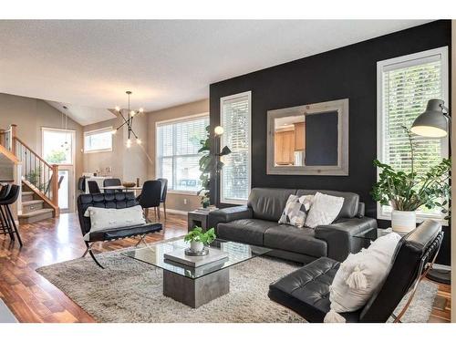 41 New Brighton Heights Se, Calgary, AB - Indoor Photo Showing Living Room