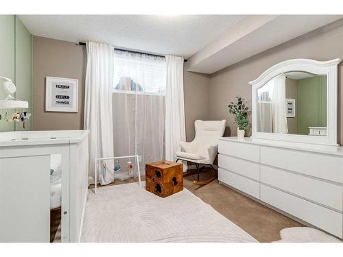 41 New Brighton Heights Se, Calgary, AB - Indoor Photo Showing Bedroom