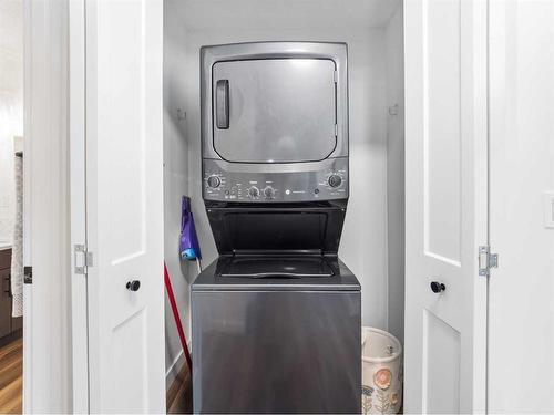 35 Sunrise Close Se, High River, AB - Indoor Photo Showing Laundry Room