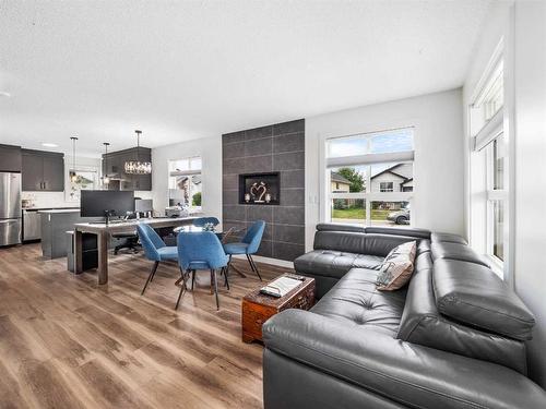 35 Sunrise Close Se, High River, AB - Indoor Photo Showing Living Room