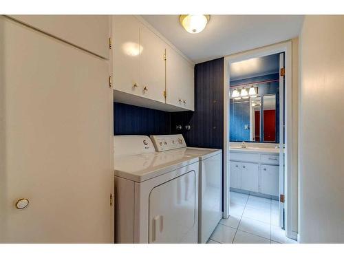 131 Lake Adams Crescent Se, Calgary, AB - Indoor Photo Showing Laundry Room